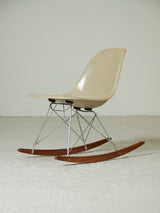 Mecedora infantil de ferro, fusta i fibra de vidre