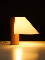 Làmpada de sobretaula en pi i metacrilat