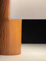 Làmpada de sobretaula en pi i metacrilat