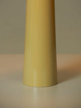 Làmpada de sobretaula de fusta lacada i ràfia