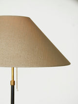 Làmpada de peu de llautó i ferro lacat en negre