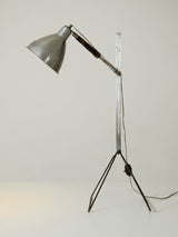 Lámpara de sobremesa de acero y madera regulable