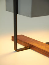 Lámpara de sobremesa cubo de madera y hierro