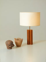 Lámpara de sobremesa de pino y lino