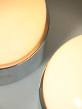 Làmpada de sobretaula de ferro cromat i opalina