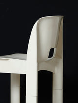 Cadira de plàstic blanca