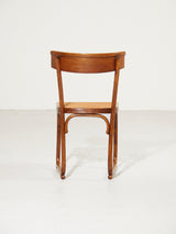 Silla de madera curvada y rejilla