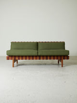 Sofà de fusta i cinxes de cuir