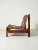 Sofà de fusta i cinxes de cuir