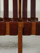 Sofà de fusta i cinxes de cuir