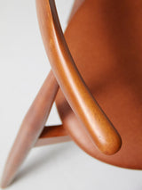 Juego de cuatro sillas de madera y piel