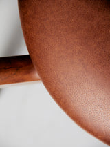 Juego de cuatro sillas de madera y piel