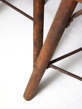 Pareja de taburetes altos de madera y hierro