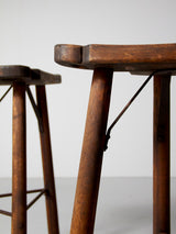 Pareja de taburetes altos de madera y hierro