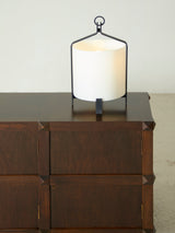 Aparador de nogal brutalista