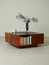 Mesa de centro cuadrada de madera, piel y latón