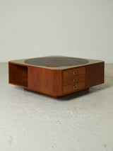 Mesa de centro cuadrada de madera, piel y latón