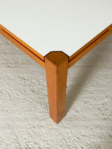 Taula de menjador quadrada de roure i fórmica blanca