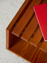 Mesa auxiliar de listones de pino