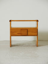 Mesita de noche de pino