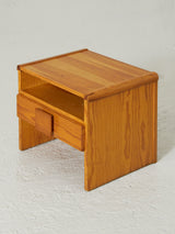 Mesita de noche de pino