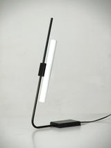 Làmpada de sobretaula postmoderna de ferro i llumenera