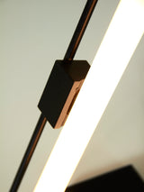 Làmpada de sobretaula postmoderna de ferro i llumenera