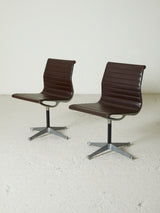 Pareja de sillas EA105