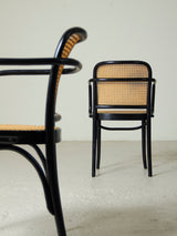 Parella de cadires amb braços estil Thonet mod. 811 negres