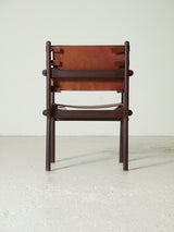 Sillón de madera y cuero