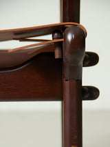 Sillón de madera y cuero