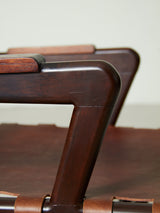 Sillón de madera y cuero