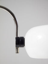 Lámpara de sobremesa de hierro y plástico