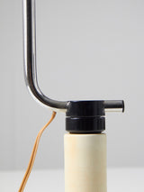 Lámpara de sobremesa de hierro y plástico