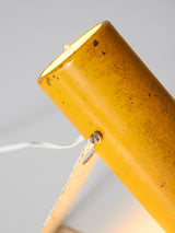 Lámpara de escritorio amarilla