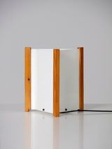 Lámpara de sobremesa en pino y metacrilato I