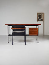 Escritorio de madera y pletina