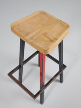 Taburete de madera y hierro