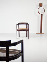 Pareja de sillas de madera de ukola y ratán