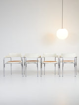 Juego de cuatro sillas de tubo de acero y ratán