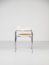 Juego de cuatro sillas de tubo de acero y ratán