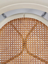 Juego de cuatro sillas de tubo de acero y ratán