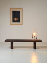 Banco de madera rayado