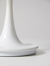 Làmpada de sobretaula blanca de metacrilat i acer