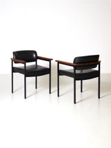 Pareja de sillones de hierro, madera y skay