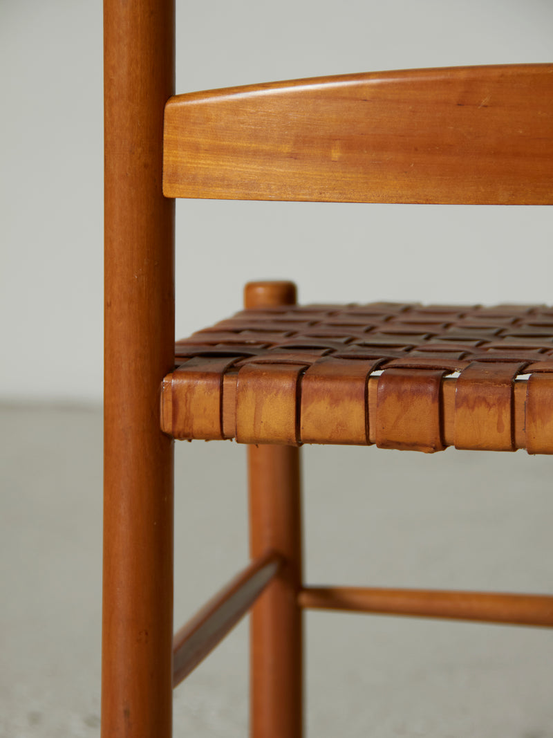Juego de cuatro sillas estilo Shaker