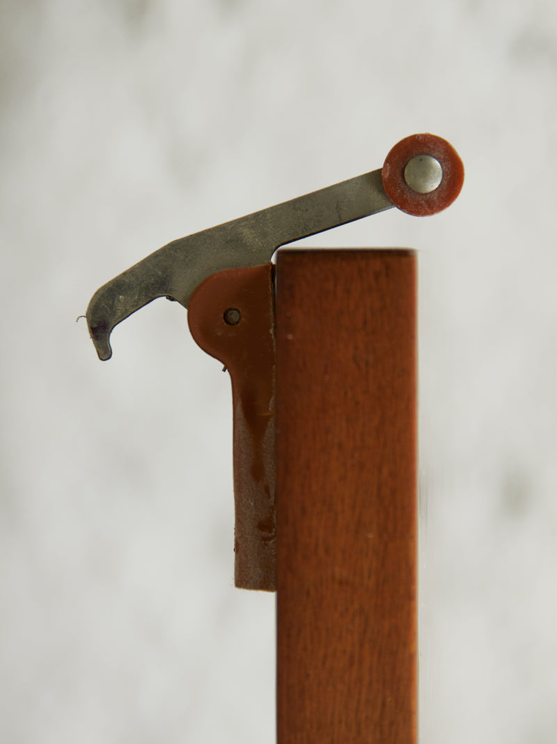 Armario bajo de nogal