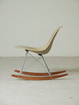 Mecedora infantil de ferro, fusta i fibra de vidre