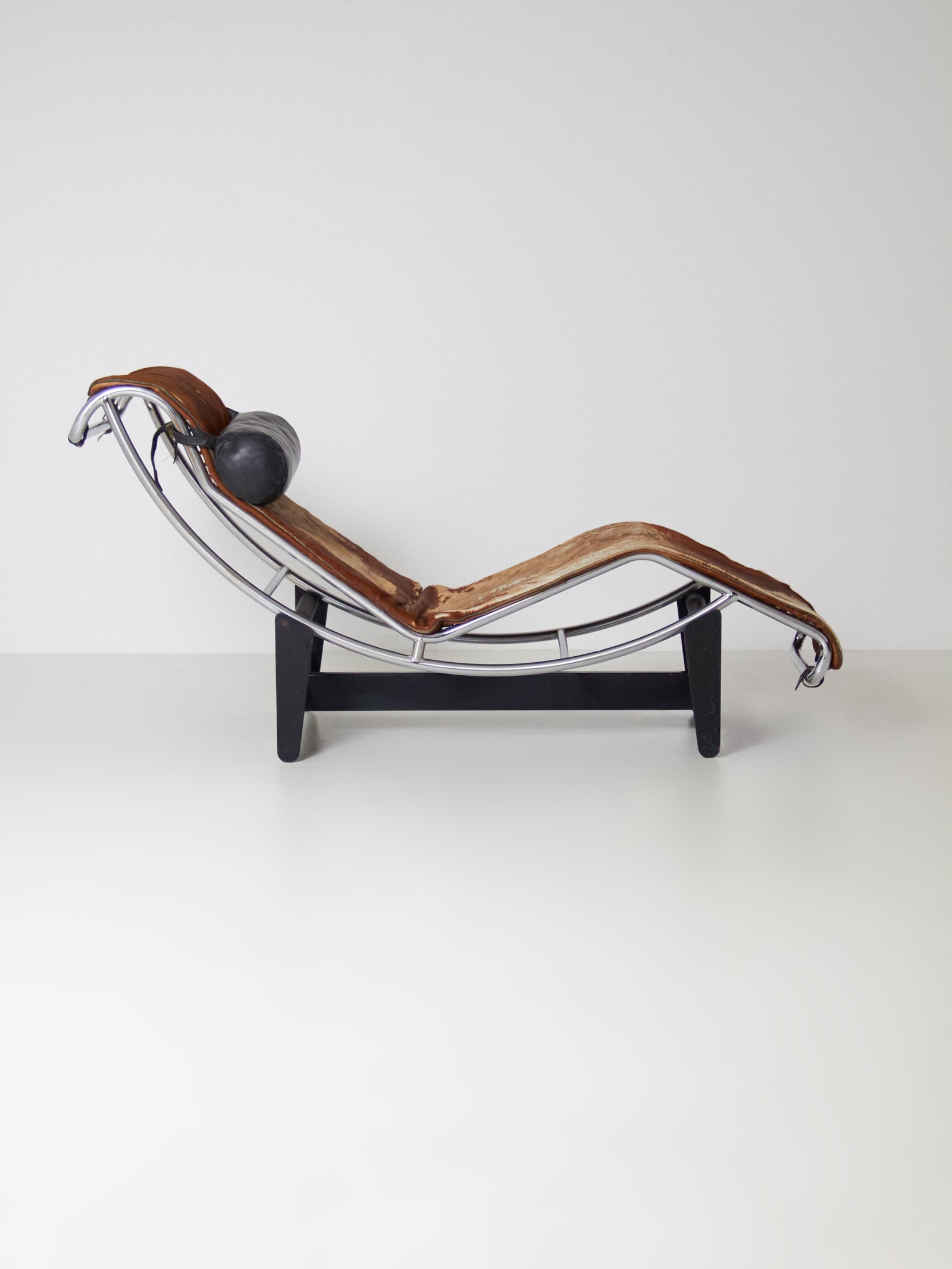 haworth-collection-cassina-lc4