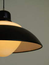 Lámpara de suspensión de hierro y opalina